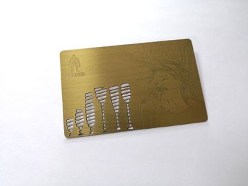 นามบัตรโลหะวัสดุทองเหลืองโบราณที่มีรูปภาพแกะสลักบัตรสมาชิกโลหะ Ccustom