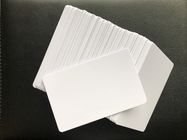 นามบัตรพลาสติกพีวีซีเคลือบเงาสีขาวเปล่าพร้อม Hico Magnetic 85.5x54x0.76 มม